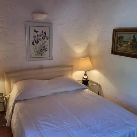 Charmante Maison Mitoyenne Avec Piscine, Jardin Et Accès Privé à La Hébergement de vacances Sainte-Maxime