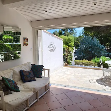 Charmante Maison Mitoyenne Avec Piscine, Jardin Et Accès Privé à La Hébergement de vacances