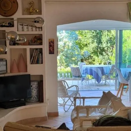 Charmante Maison Mitoyenne Avec Piscine, Jardin Et Accès Privé à La Hébergement de vacances Sainte-Maxime