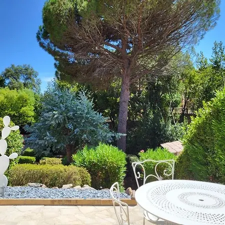Hébergement de vacances Charmante Maison Mitoyenne Avec Piscine, Jardin Et Accès Privé à La Sainte-Maxime