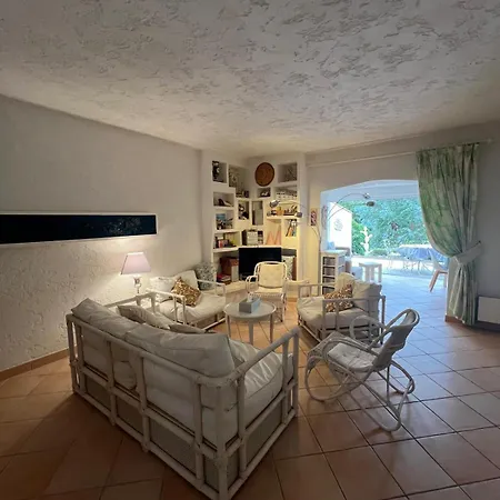 Casa vacanze Charmante Maison Mitoyenne Avec Piscine, Jardin Et Accès Privé à La
